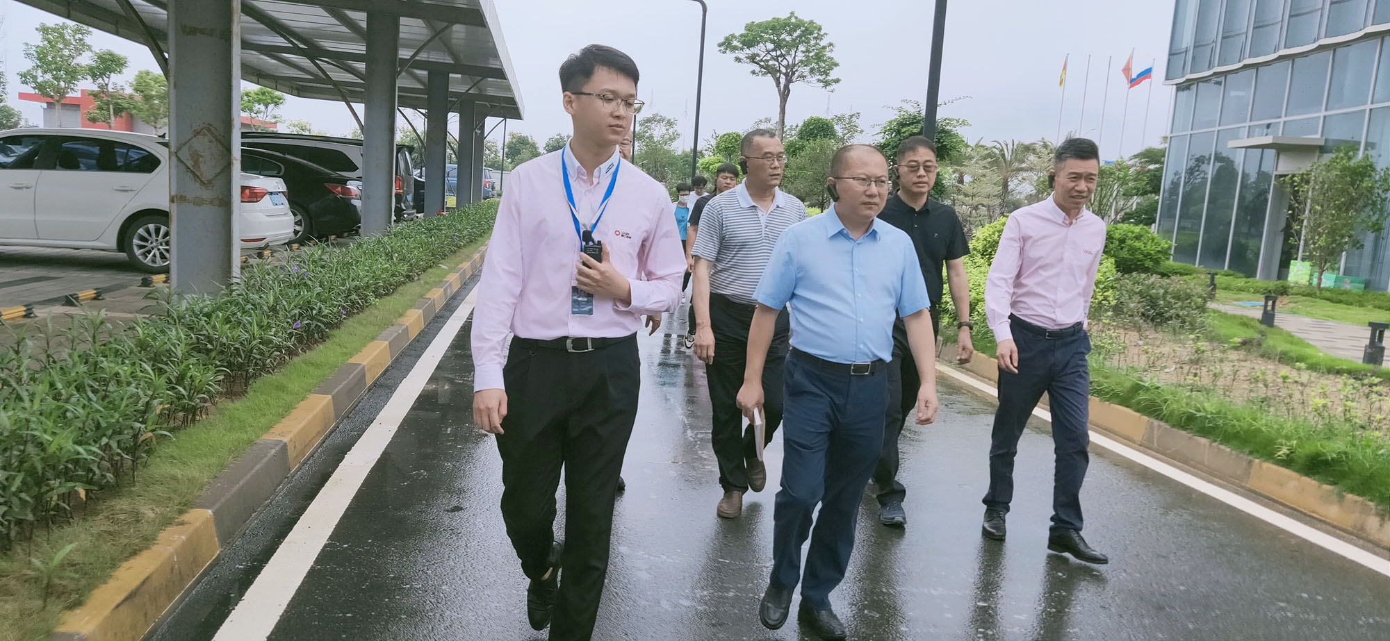 泉州市工业经济发展促进中心一行莅临福建平博·pinnacle股份参观考察