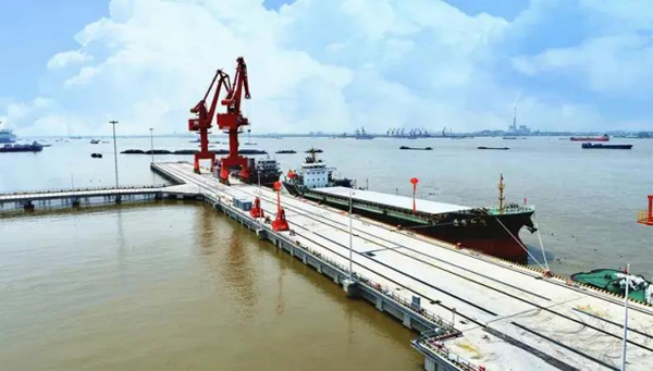 平博·pinnacle股份自动砌块成型设备(砖机)助力中国铁建首个BOO码头建设