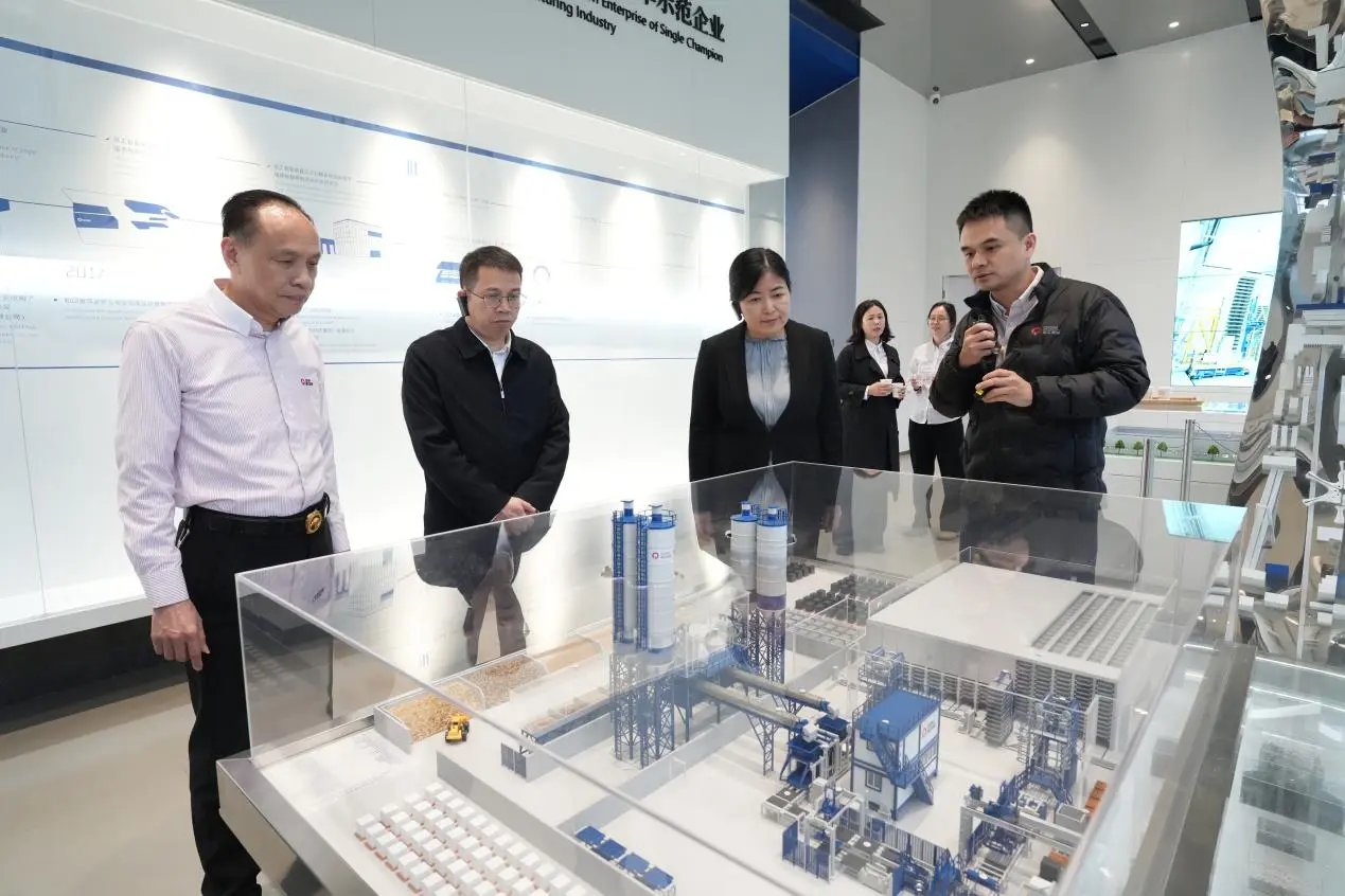 国家发改委民营局领导走进平博·pinnacle股份 考察智能制造与绿色发展